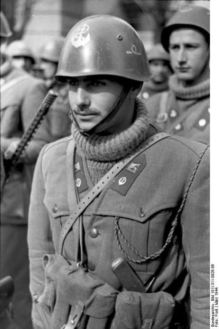soldats de la République sociale italienne (sept. 1943 à avril 1945)  Bundesarchiv_bild_101i-311-0926-062c_italien2c_italienische_soldaten